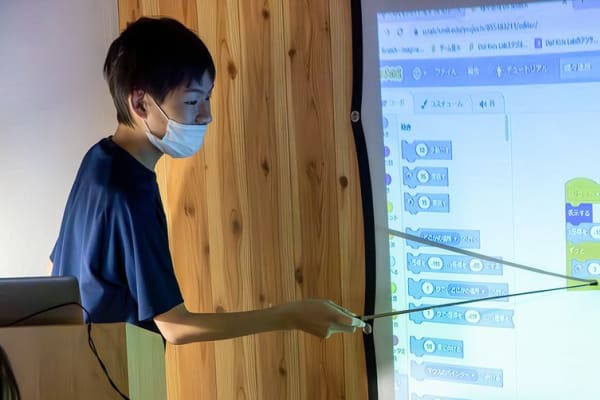 本格的なプレゼンテーション！伝え方だけでなく、「相手の話を聞く姿勢」も養います。