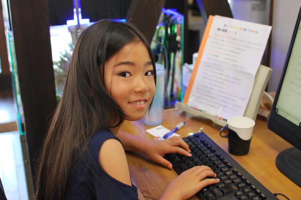 2年生です。手元を見ずに打てます。