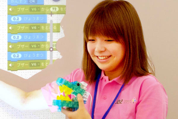 初めてでも安心、講師が優しく丁寧に指導します。