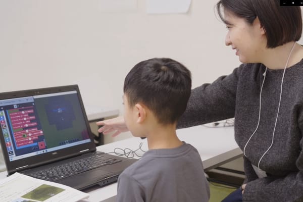 マイクラコースで先生と考える姿