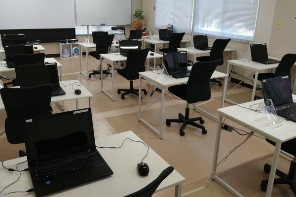 研修室Ａ：スクール形式で２０名収容