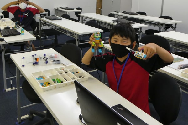 ソーシャルディスタンスでロボット自慢