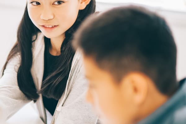 友達同士で教え合い、学び合える空間です。