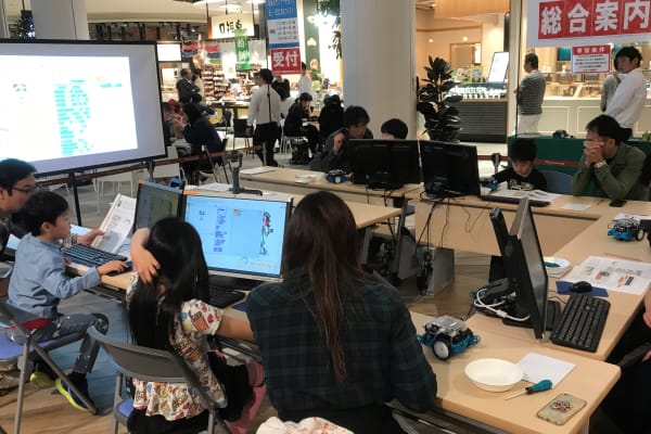 ショッピングセンターや小学校などでの出張体験イベントもやっています！