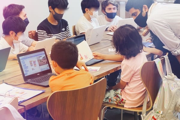 インターナショナルな環境で学べるプログラミング教室