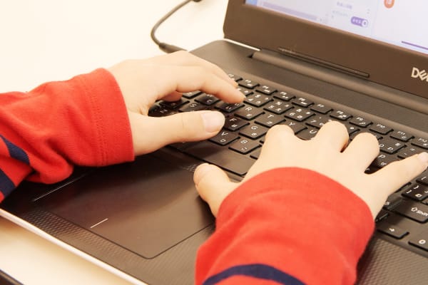 パソコンがはじめてのお子様も直感的に操作できます