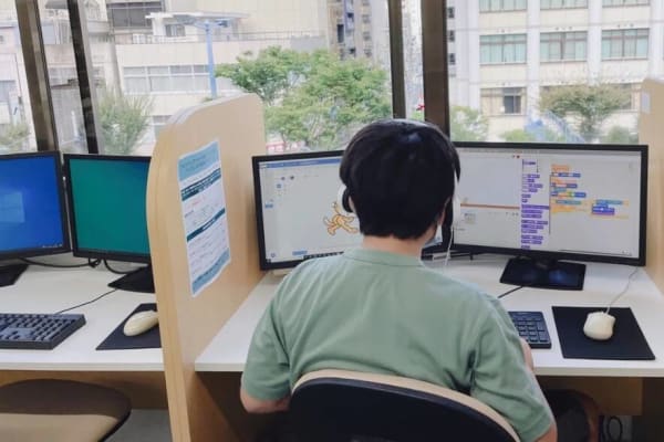 集中できるスペースでScratchに挑戦！