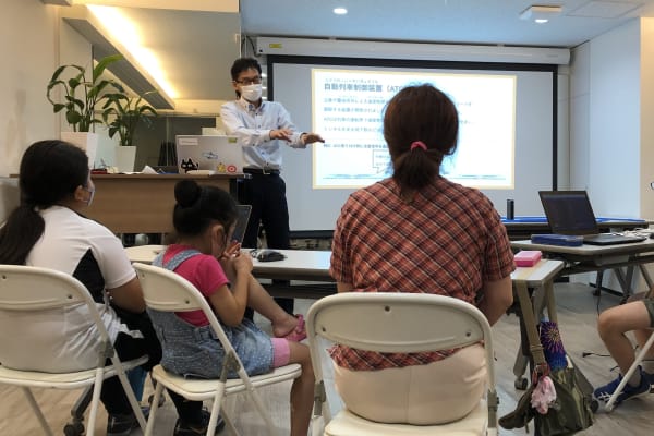 イベントの様子(写真は、昨年度の「プログラミングで鉄道の安全を知ろう」の様子)