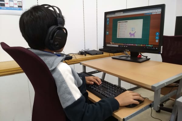 とても明るい講師と学びます