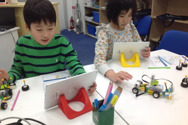 【ブロックプログラミング】組み立てたものをタブレットを使い、プログラミングどんなふうに動くかな？