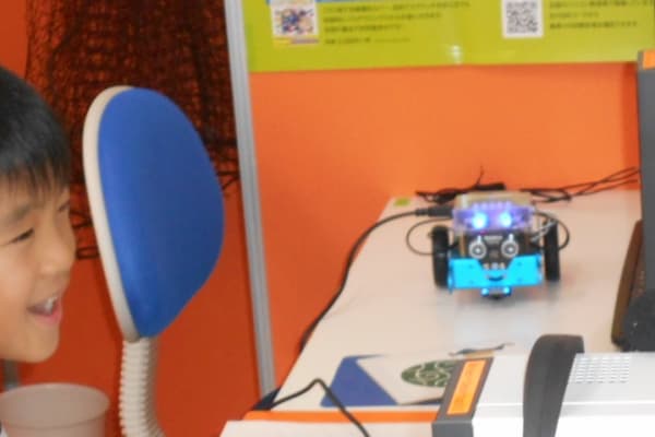 オリジナルのテキストを使って無理なく取り組めます。