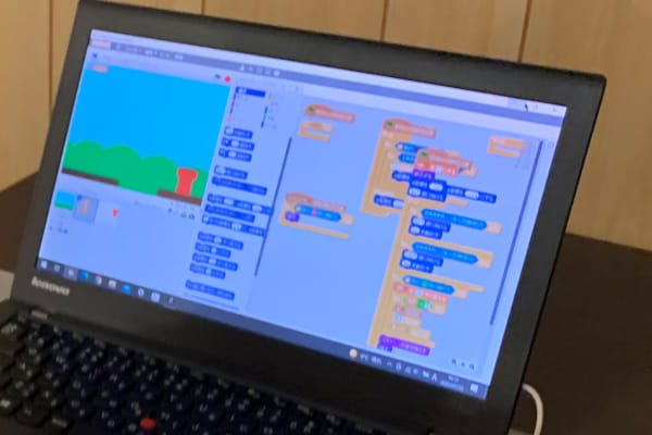 各個人が集中してパソコンに向かえる環境づくりをしています。