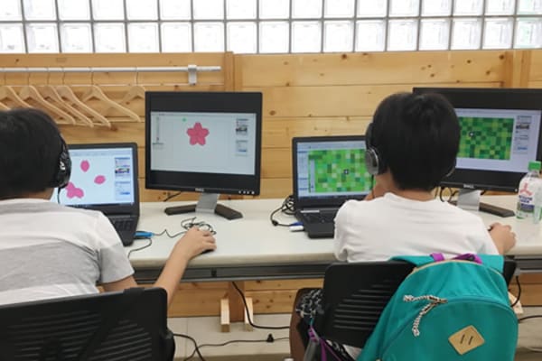 デザイン実習を通じてクリエイティブな発想を育む（守口教室）