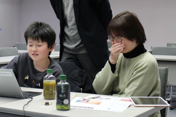 楽しそうな表情が印象的です。