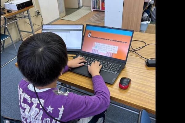 タイピング練習中(小3生徒)