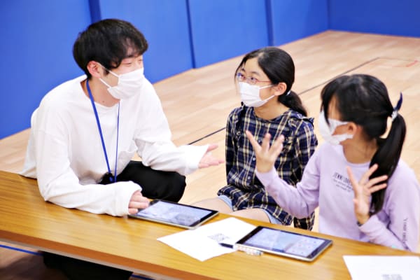 公立小学校内学童クラブ・プログラミングイベントの様子