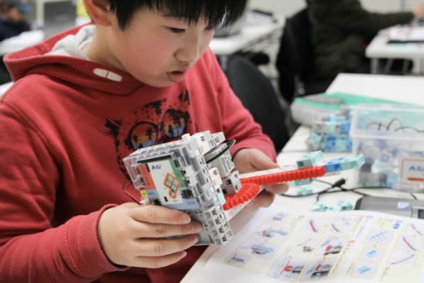 自分で読み解くことを促すきめ細やかな指導テキスト