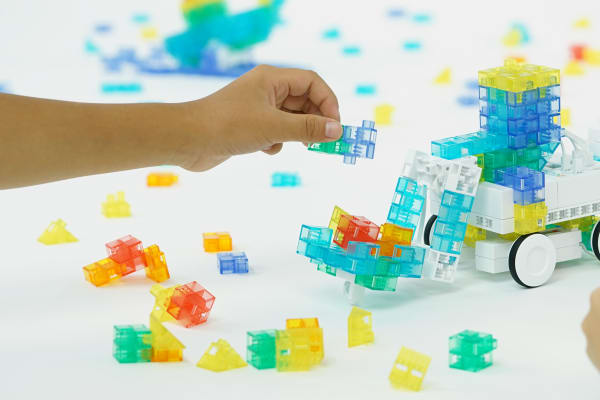 ソニー・グローバルエデュケーションのKOOV®（クーブ）