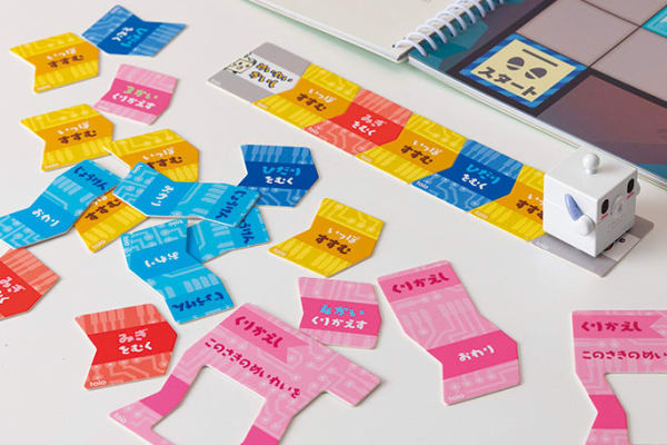 かわいいロボットが楽しく動き、プログラミングの基本が身につきます/toio