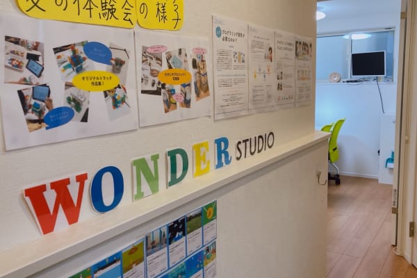 教室廊下、夏の体験会の写真があります