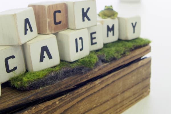 キッズスペース完備のきれいな教室！明るい雰囲気でお迎えします！