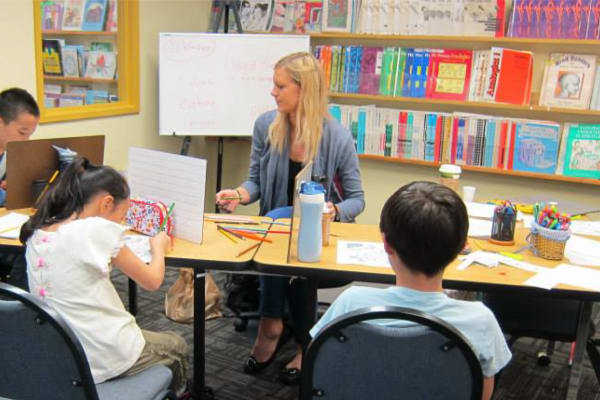 ユニバーサルキッズキャンプでは、ハワイ提携校での、短期留学を受け付けています。