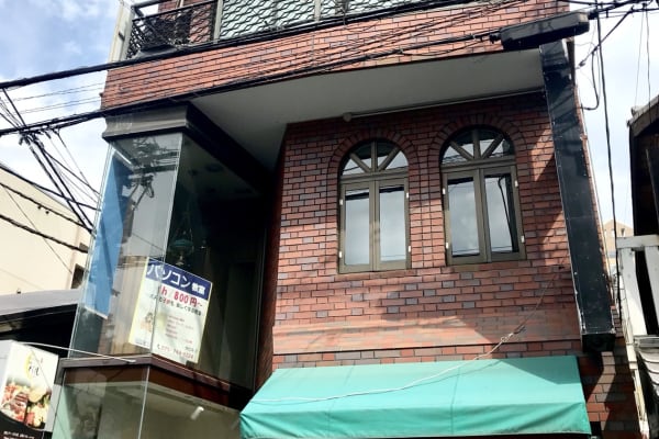 駅から1分の好立地です！当教室は、2階になります。