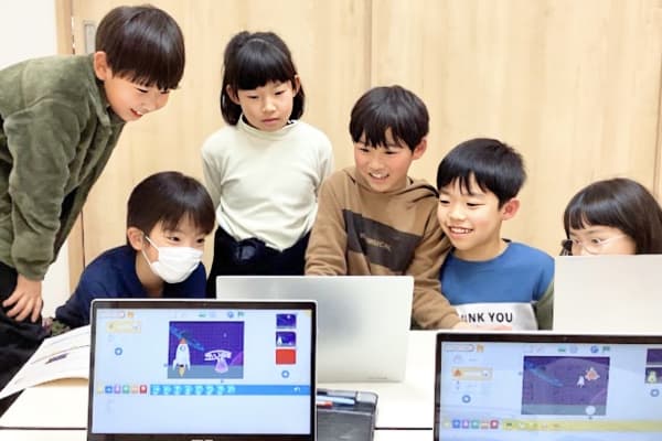 小人数のグループレッスンで学びあいを大切にしています。