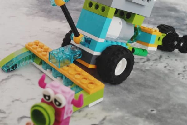 今となっては廃盤のレアなLEGOwedoもあります！