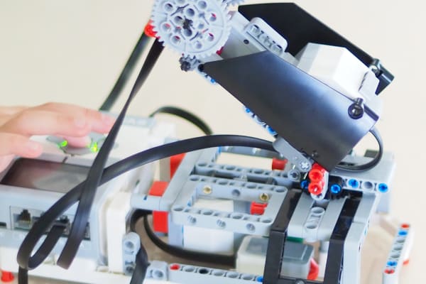 世界標準のロボットプログラミング教材：レゴ® マインドストーム® EV3