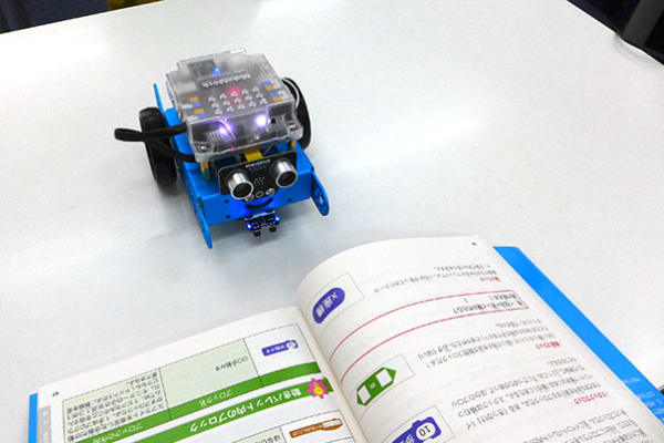 親しみやすくわかりやすいロボット教材