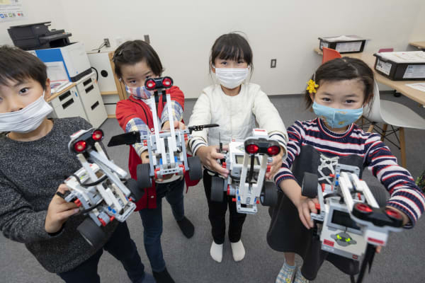 一人1台のロボットでお子様の個性を大切に伸ばします（撮影：2020年12月）