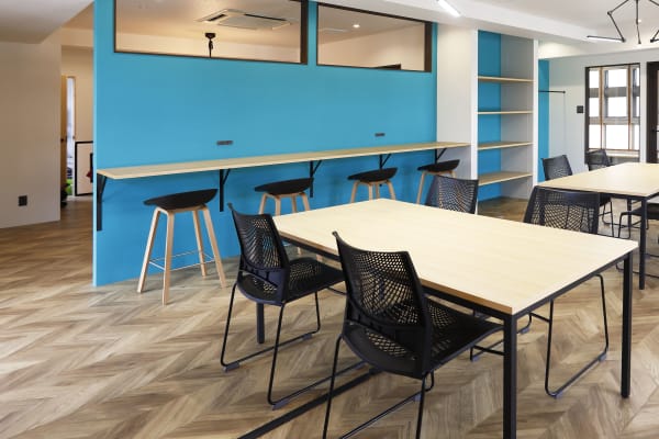 様々なデジタルツールが揃う開放的な学習空間