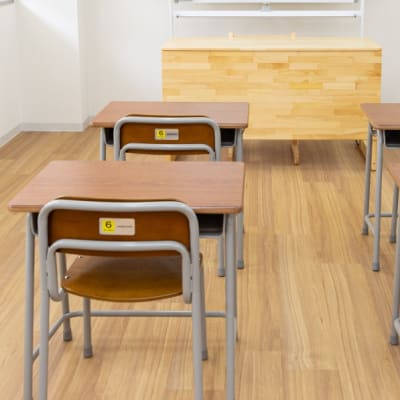 教室は明るく広々しています！いつでも笑い声が絶えません！