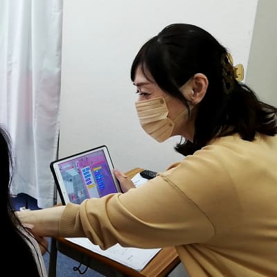 プログラミング専任のコーチが指導しています