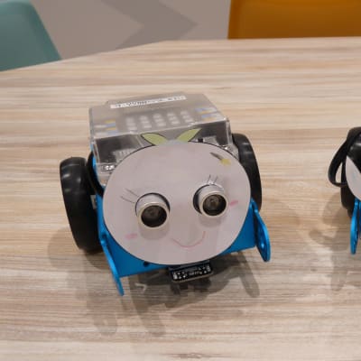 学習用ロボットをデコレーションしました！