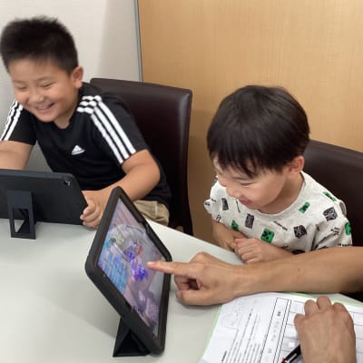 レッスンのメインイベント「ミッションタイム」。各自それぞれの課題に15～30分ほど掛けてじっくりと向き合います。