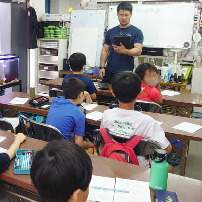 ６月に開催した《光と虫めがね》の様子です。