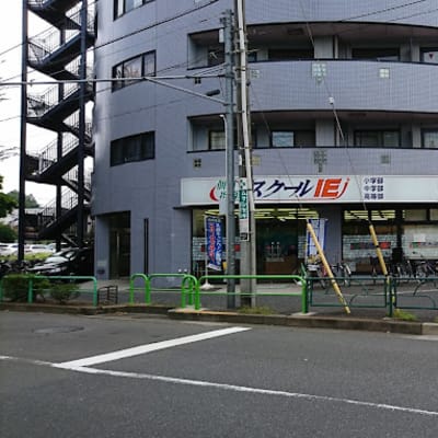 オザキフラワーパーク、サミットななめ向かいです。