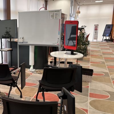 店内の一角で楽しくプログラミングを学べます♪