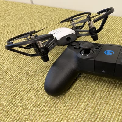 ドローンの操縦からプログラミングまで、初心者でも安心して学んでいただけます。