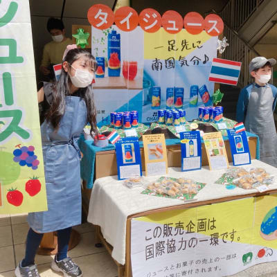 探究コースでは職業体験で販売体験も！