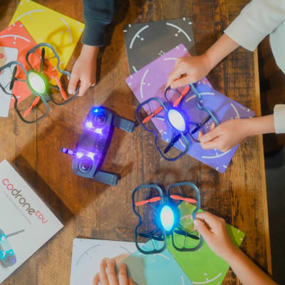 教材のドローンは手のひらサイズです♪