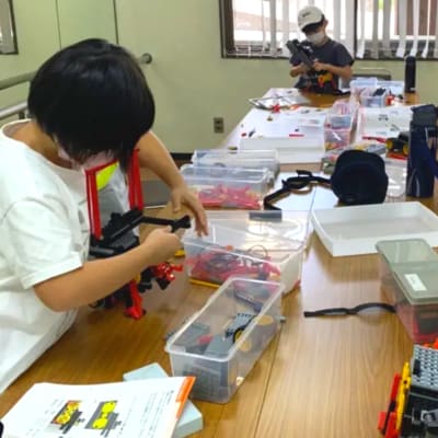 太宰府教室(ロボットレッスン)の様子で、日曜日の午後に来れない場合はこちらへ振替することも可能です。