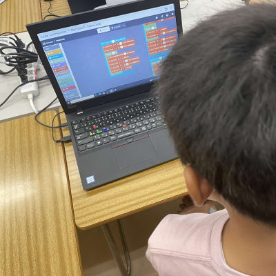 プログラムを修正中！「どこがちがっているかな？」