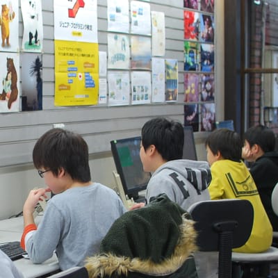 各自テキストを見ながら進めてます。