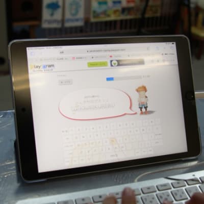 正しい指づかいでタイピングの練習をします！