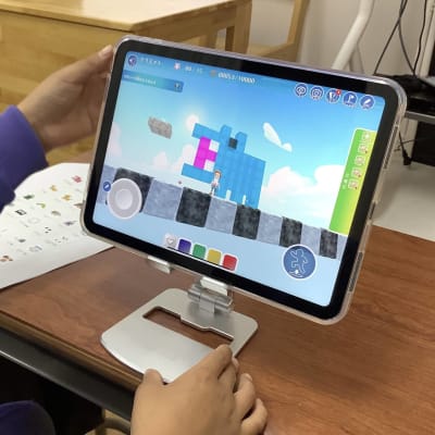 生徒さんが作成したカバです。レッスンを開始した最初のクリエイトではロボットを使ってドット絵を作ることを目標としています。