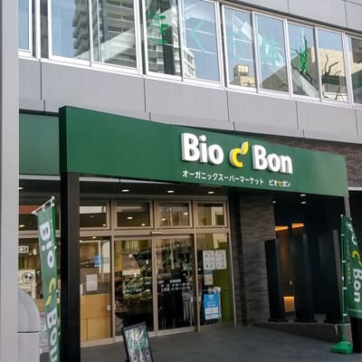 四谷校ビル入り口（ビオセボンの右手奥に入り口に進み、EVで6階へ）