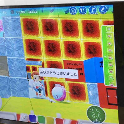 ロボットがお客様に「ありがとうございます」と言うようプログラムしています。